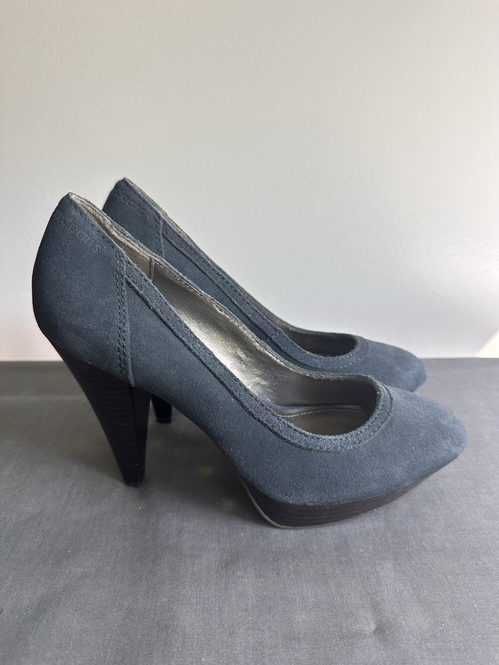 Vintage Calvin Klein Size 8 Blue Suede Heels Platform Toe Slip On Stiletto